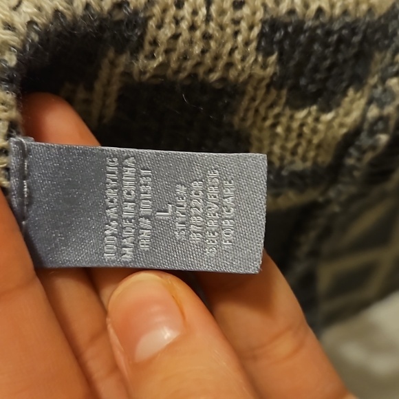 Aztec Print Knit Cardigan Size Large Grey and Beige - Picture 6 of 6